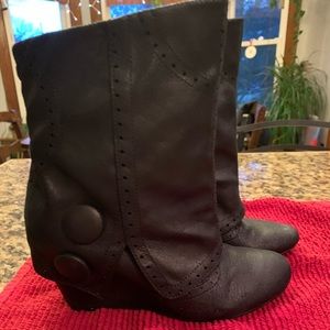 Size 7.5 new wedge boots